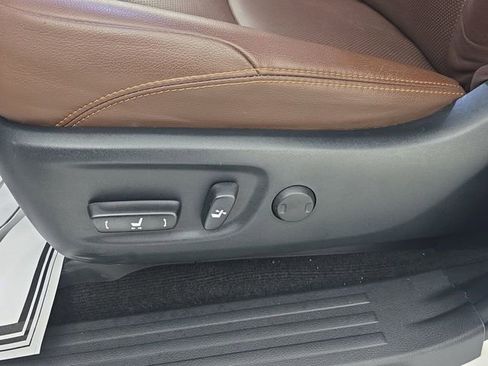 Used 2023 Toyota 4Runner Limited AWD/4WD image 19