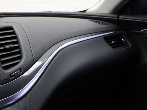 Used 2018 Chevrolet Impala LT FWD image 21