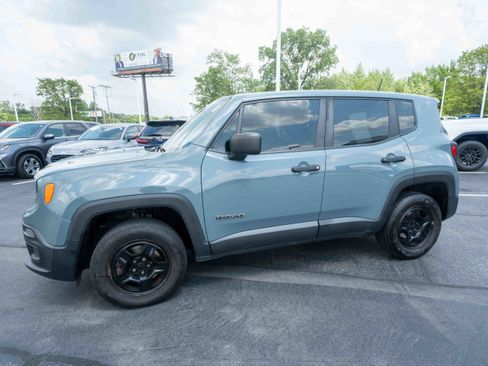 Used 2018 Jeep Renegade Sport w/ Power & Air Group AWD/4WD image 3