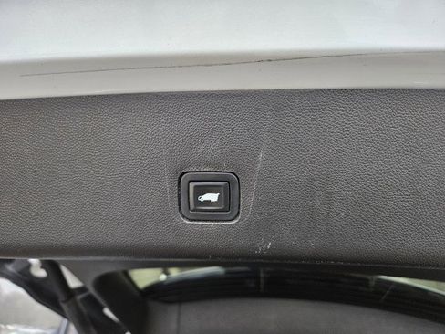 Used 2018 Chevrolet Traverse LT image 12