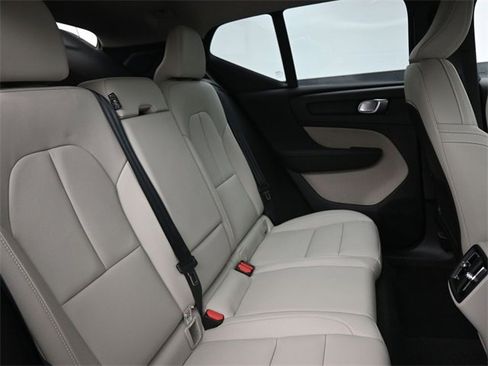 Used 2024 Volvo XC40 B5 Plus w/ Protection Package Premier image 32