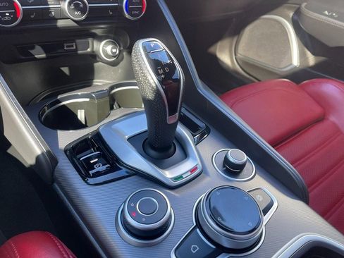 Used 2022 Alfa Romeo Giulia Veloce image 25