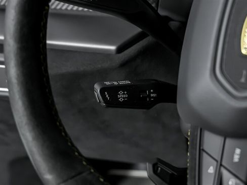 Used 2023 Lamborghini Urus Performante AWD/4WD image 30