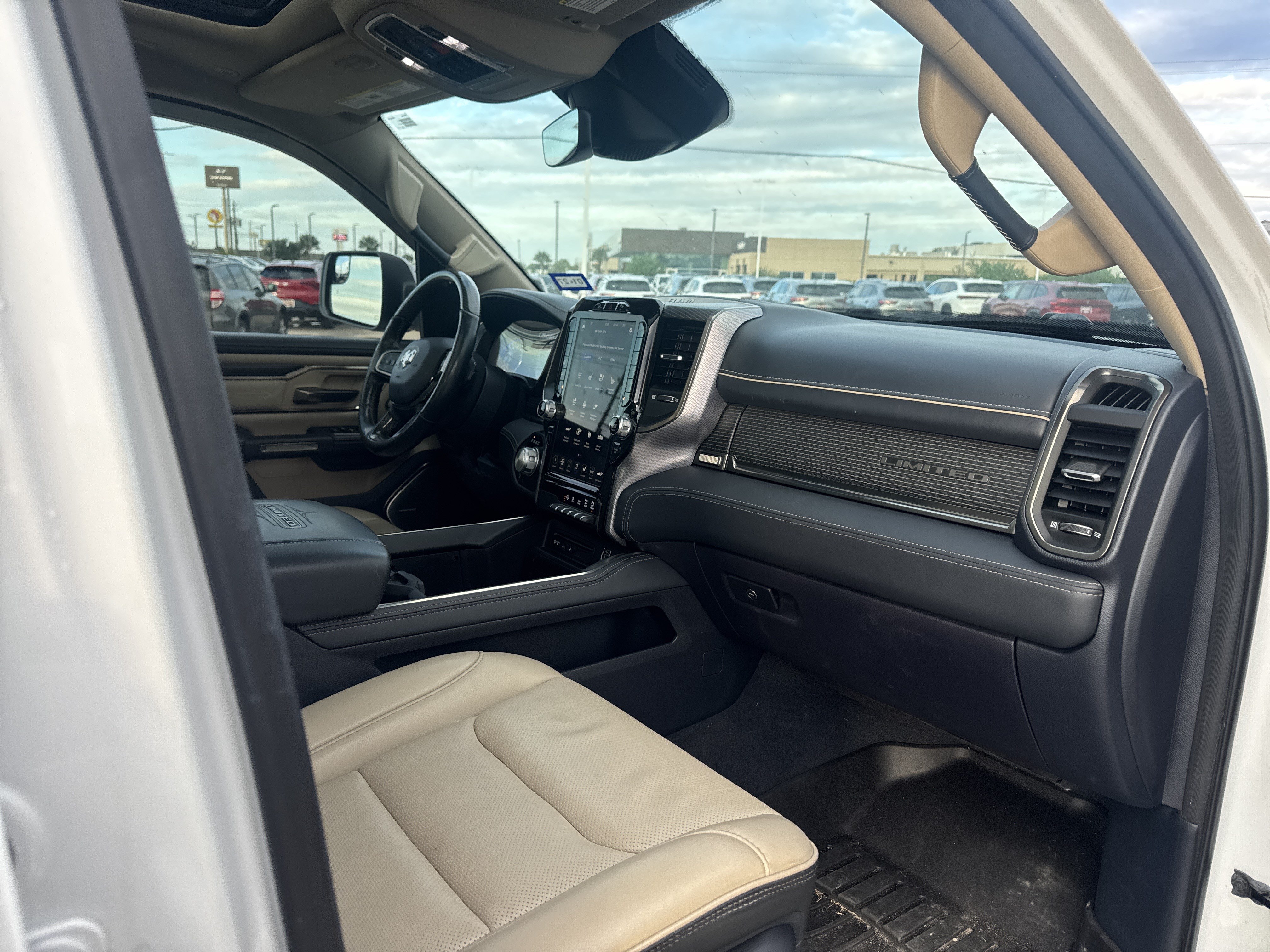 Used 2019 RAM 1500 Limited AWD/4WD image 17