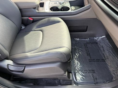 Used 2026 Kia Carnival LXS image 13