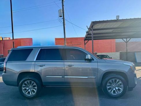 Used 2017 Cadillac Escalade Premium Luxury image 13