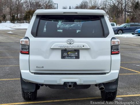 Used 2020 Toyota 4Runner SR5 image 5