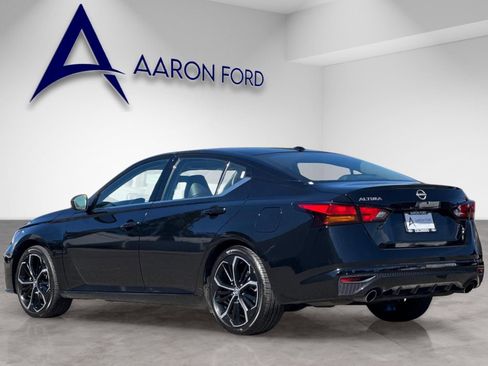 Used 2023 Nissan Altima 2.5 SR image 3