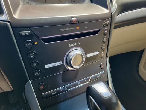Used 2018 Ford Edge Titanium FWD image 26