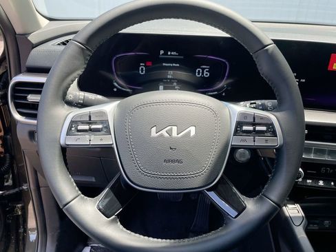 Used 2025 Kia Telluride S image 40