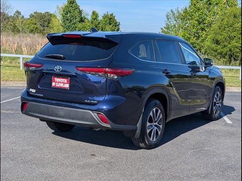 Used 2023 Toyota Highlander XLE image 5