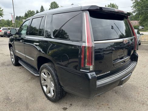 Used 2018 Cadillac Escalade Luxury RWD image 4