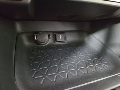 Used 2021 Toyota RAV4 XLE FWD image 25