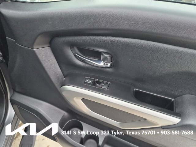 Used 2017 Nissan Titan SV RWD image 13