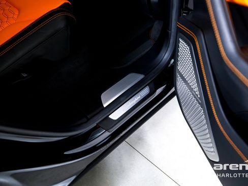 Used 2021 Lamborghini Urus image 25