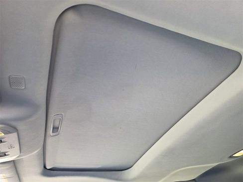 Used 2021 Toyota Highlander Limited image 19