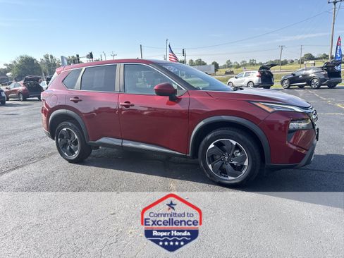 Used 2025 Nissan Rogue SV AWD/4WD image 1