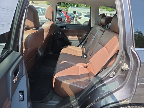 Used 2017 Subaru Forester 2.5i Touring AWD/4WD image 16