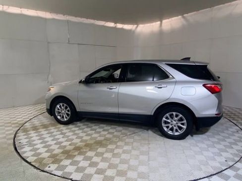 Used 2020 Chevrolet Equinox LT w/ Driver Convenience Package image 7