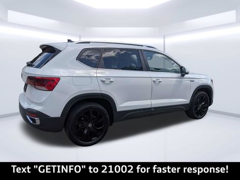 Used 2024 Volkswagen Taos SE FWD image 3