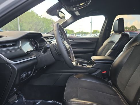 Used 2023 Jeep Grand Cherokee L Laredo RWD image 23