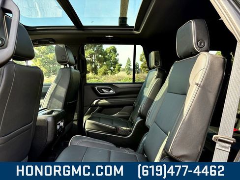 Used 2021 GMC Yukon SLT w/ SLT Premium Package image 17