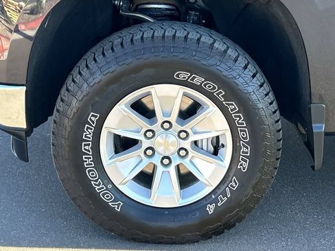 Used 2022 Chevrolet Silverado 1500 LT AWD/4WD image 32