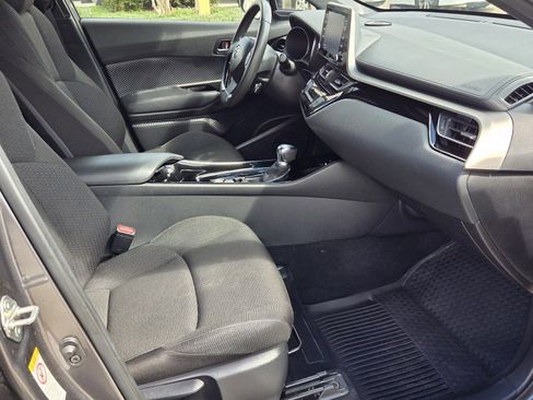 Used 2019 Toyota C-HR XLE image 11