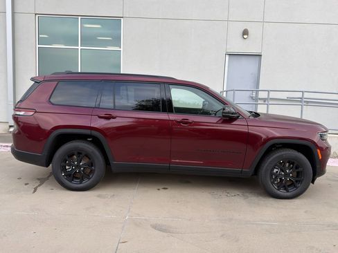 New 2025 Jeep Grand Cherokee L Altitude AWD/4WD image 4