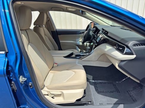 Used 2019 Toyota Camry LE FWD image 14