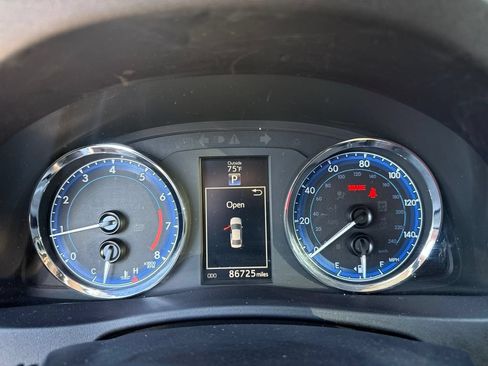 Certified 2017 Toyota Corolla SE FWD image 3