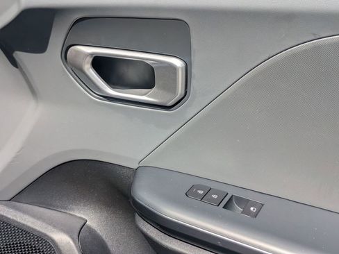 Used 2025 Kia K4 LXS image 33