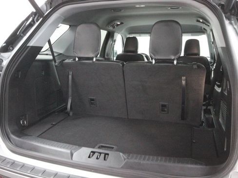 Used 2022 Ford Explorer XLT w/ Equipment Group 202A image 6