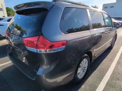 Used 2012 Toyota Sienna XLE image 2