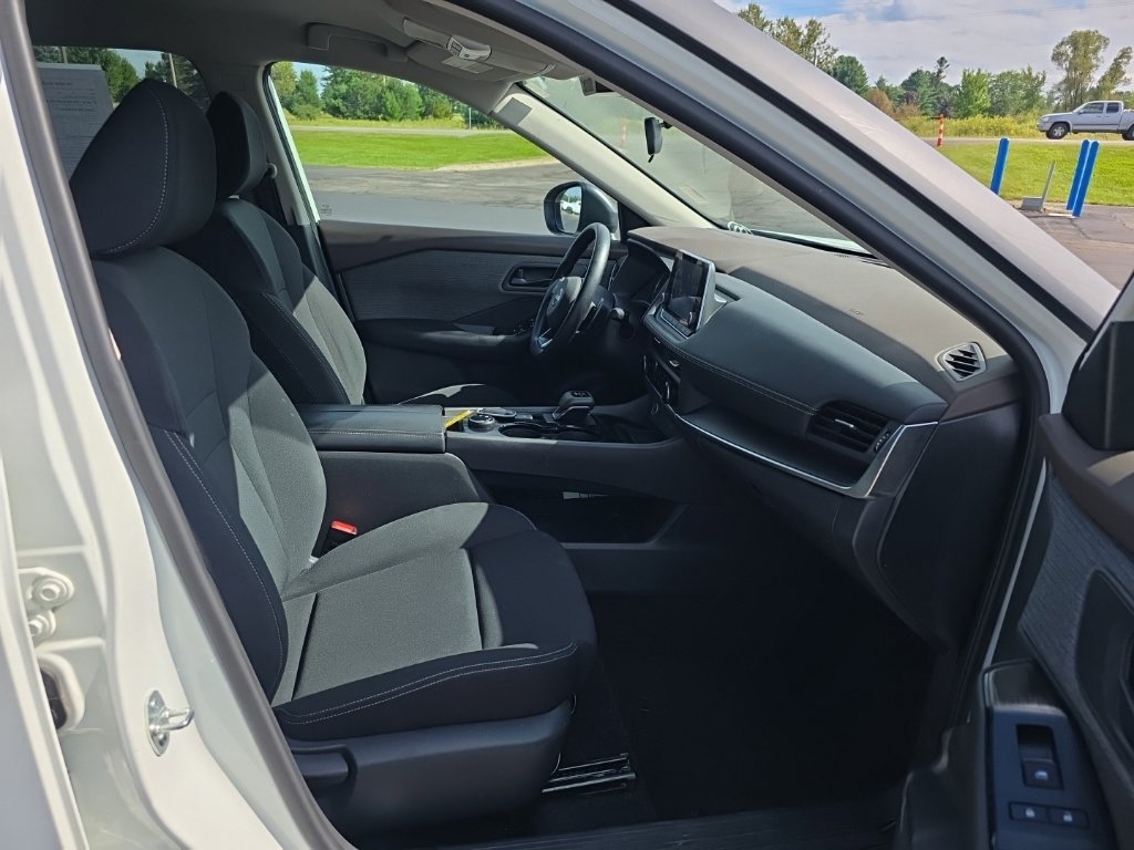 Used 2023 Nissan Rogue S AWD/4WD image 22