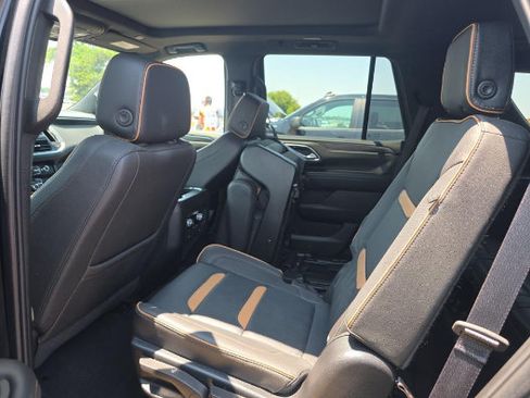 Used 2024 GMC Yukon AT4 w/ Technology Package AWD/4WD image 4