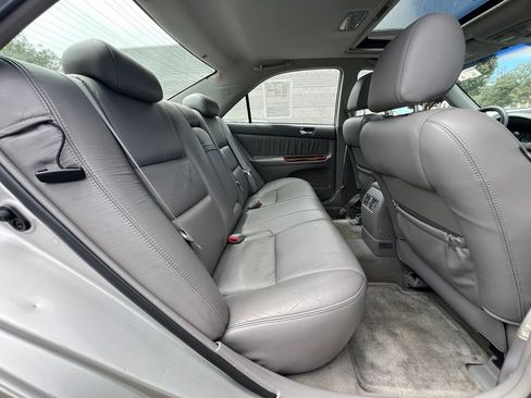 Used 2004 Toyota Camry XLE FWD image 19