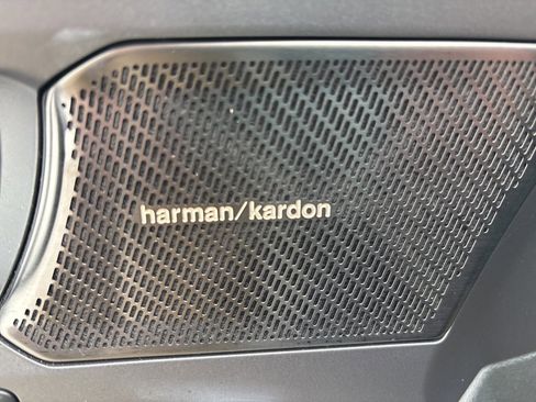 Used 2020 Volvo XC40 T5 Momentum w/ Protection Package Premier image 19