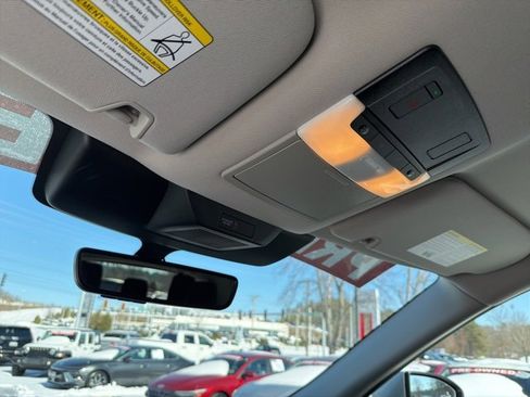 Used 2025 Nissan Pathfinder SL image 19