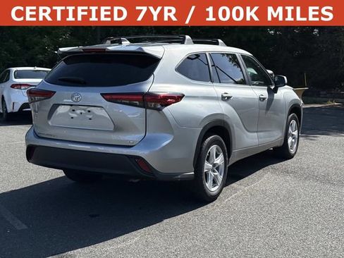 Used 2023 Toyota Highlander LE FWD image 2