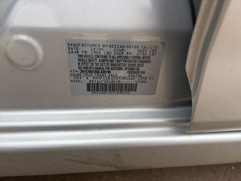 Used 2025 Nissan Versa SV FWD image 27