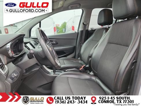 Used 2017 Chevrolet Trax LT w/ LT Convenience Package FWD image 29