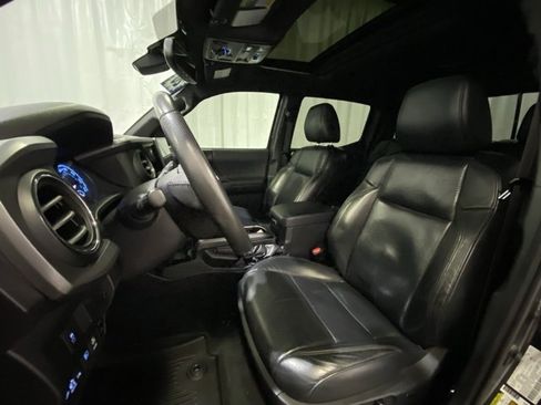Used 2020 Toyota Tacoma TRD Off-Road image 10