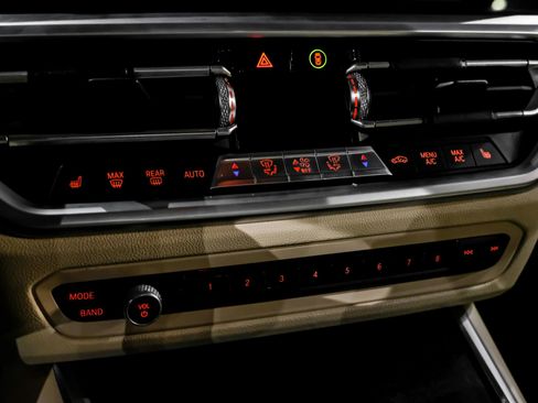 Used 2020 BMW 330i Sedan w/ Convenience Package image 32