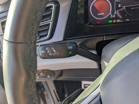 Certified 2025 Volkswagen Atlas Peak Edition SE AWD/4WD image 30