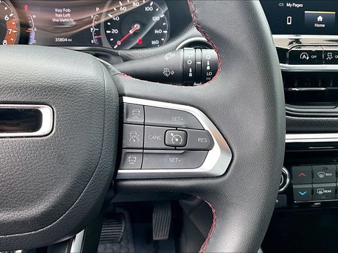 Used 2025 Jeep Compass Trailhawk AWD/4WD image 14