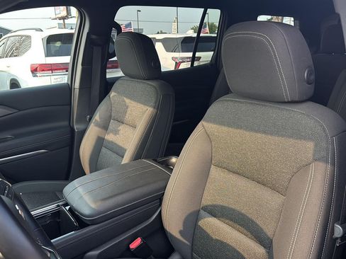 Used 2024 Chevrolet Traverse LT AWD/4WD image 12