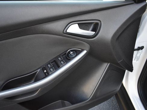 Used 2013 Ford Focus Titanium w/ Titanium Handling Pkg image 17