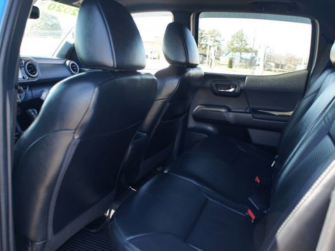 Used 2020 Toyota Tacoma TRD Off-Road w/ TRD Premium Off Road Package image 16