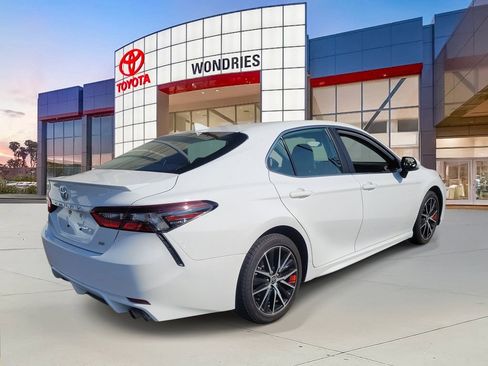 Used 2023 Toyota Camry SE image 6